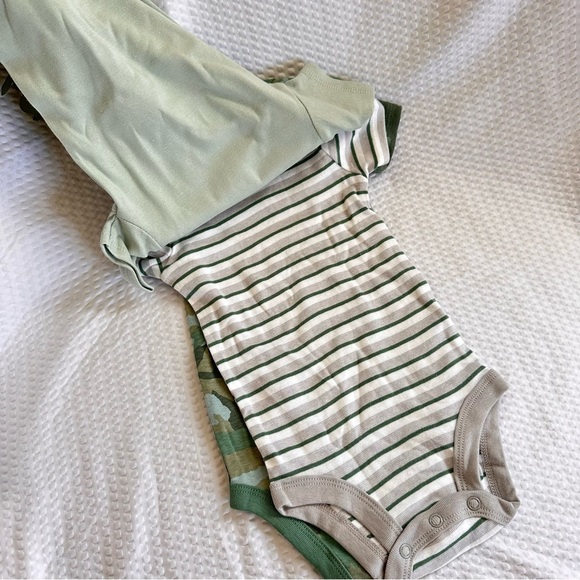 Baby boys carters onesies - set of 3 (3-6M) - Picture 6 of 6